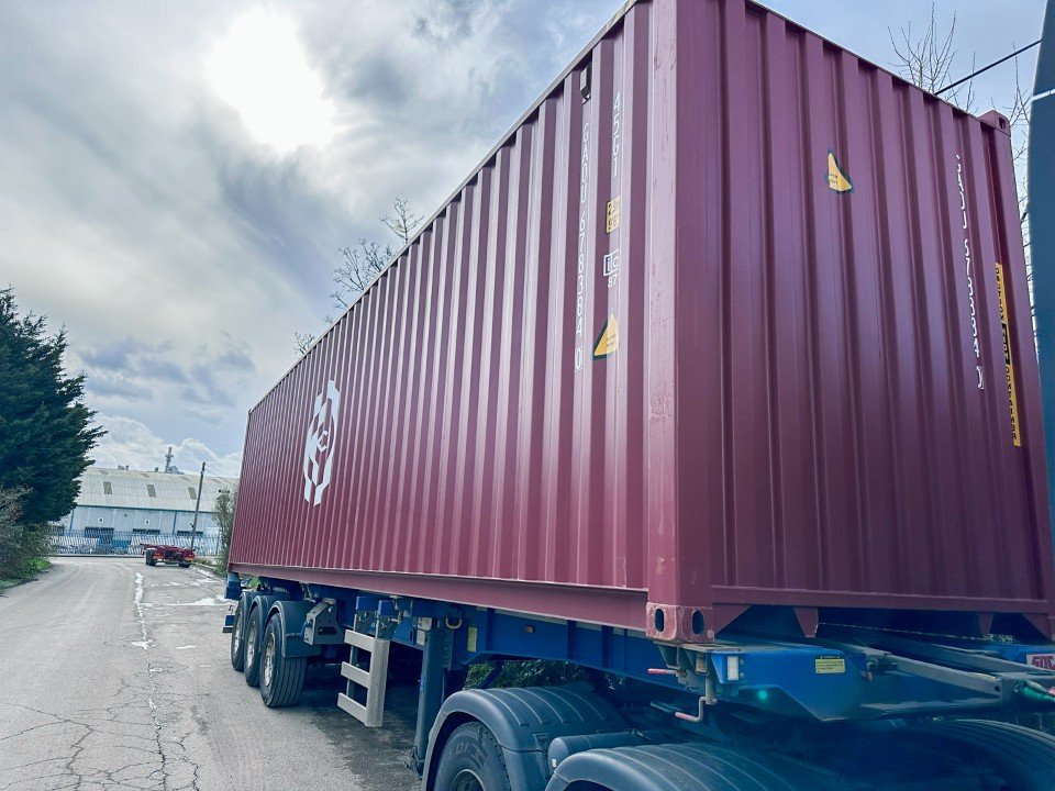 40ft shipping container on truck